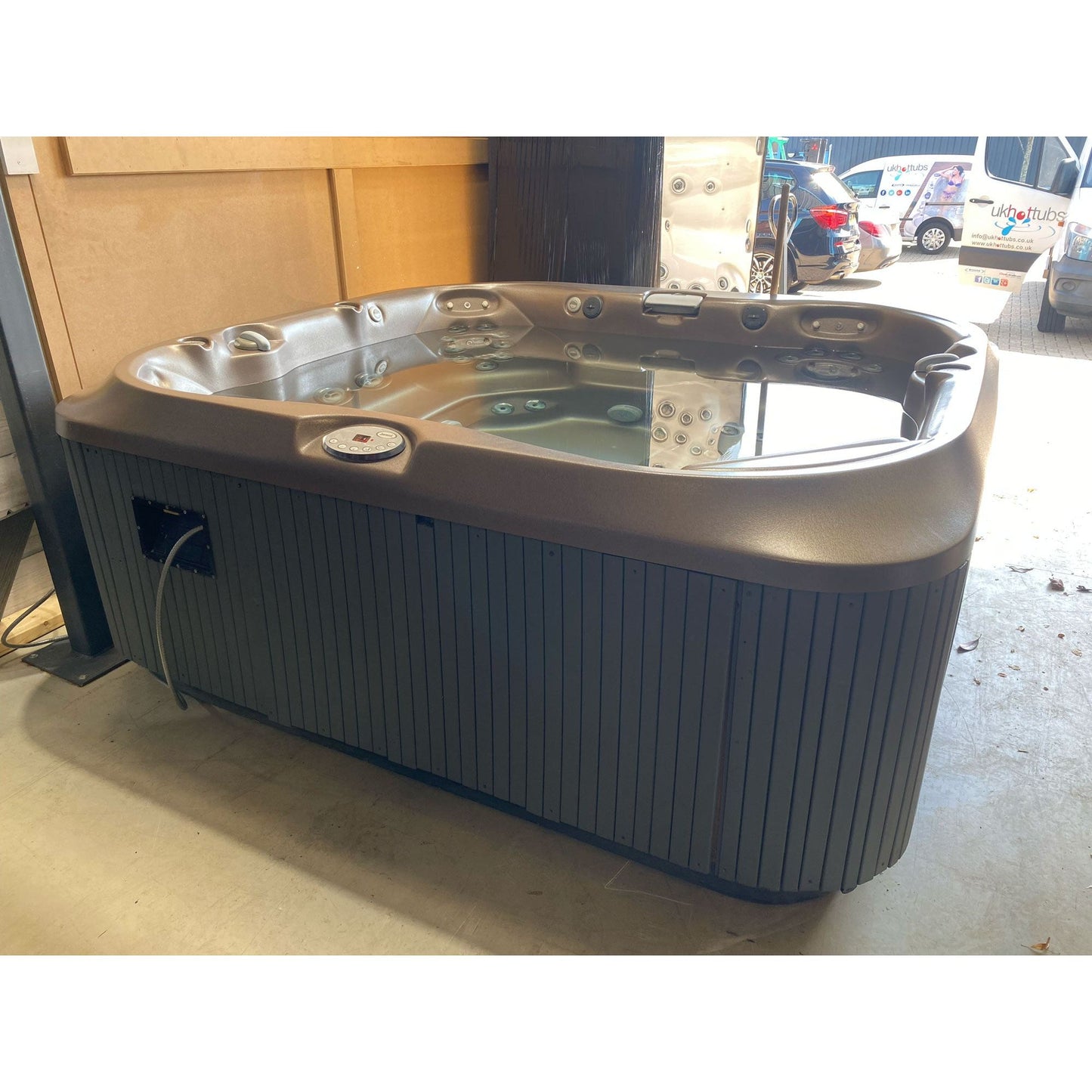 Refurbished 2nd Hand Pre Owned - Jacuzzi J-355 Hot Tub