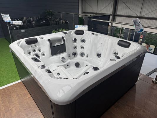 EX-DISPLAY - Earth Spas - Uluru II Hot Tub