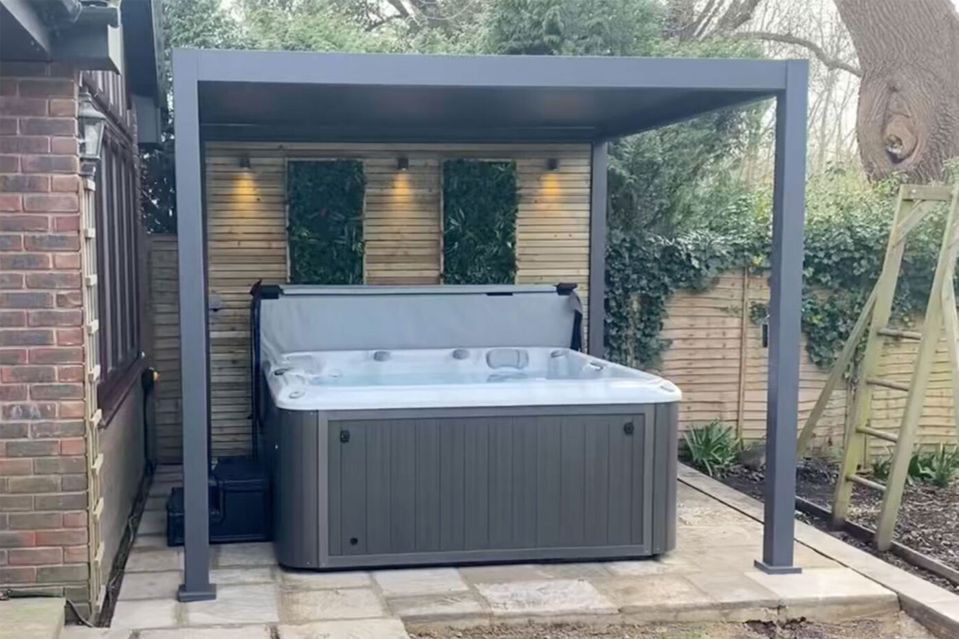 Hot tub sat underneath a pergola